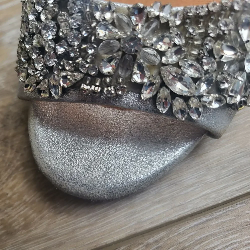 Badgley Mischka wedding shoes silver with gems 💎 ✨️ gorgeous 3.25